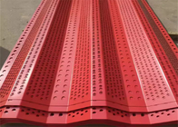 Κόκκινα διατρημένα φράχτες για την προστασία από τον άνεμο εξωτερικά πλαίσια από ίνες πολυεστέρα γεμίζοντας ηλεκτροστατική σκόνη